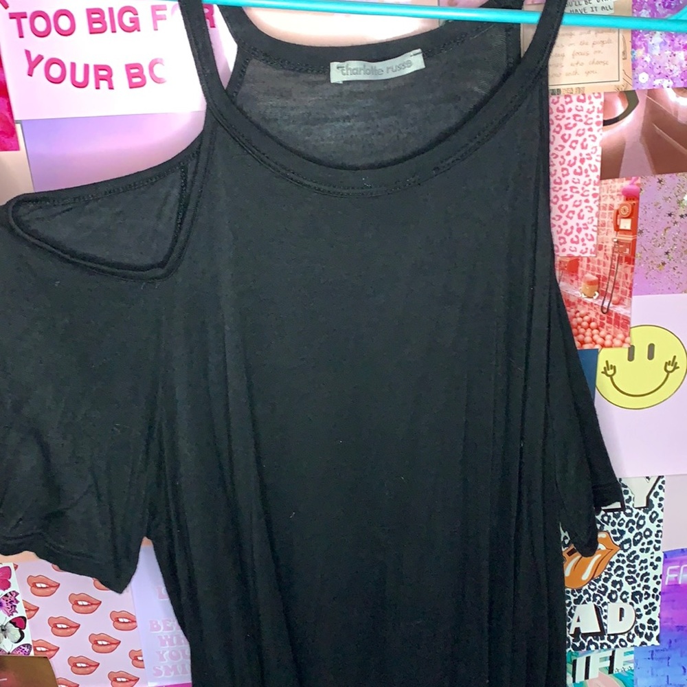 Cutout shoulders black tshirt